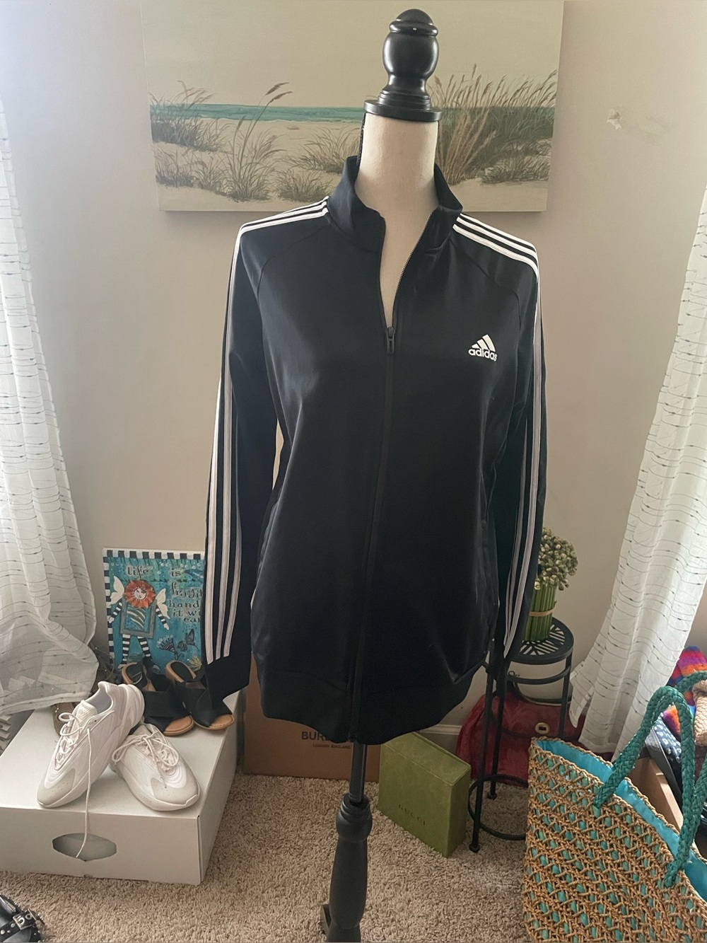 Adidas Woman/Mens Track Suit Jacket in Sz Xl in gently used condition